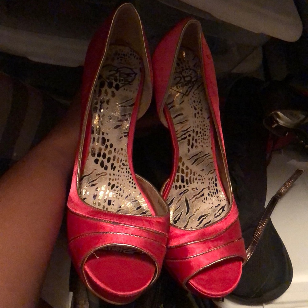 2B Bebe shoes. Shiny salmon peep toe size 8.